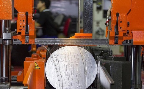 金沙立式金属带锯床切削出现跑带故障解决方法！